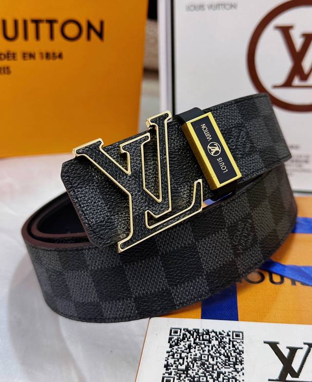 皮带：Lv..路易..威登顶级复刻. 腰带：原单品质百分百头层牛皮，保证真皮。雕花镂空工艺.真空电镀.永不掉色.24K纯钢扣头层老花，黑格，棕格，黑花，格仔系列