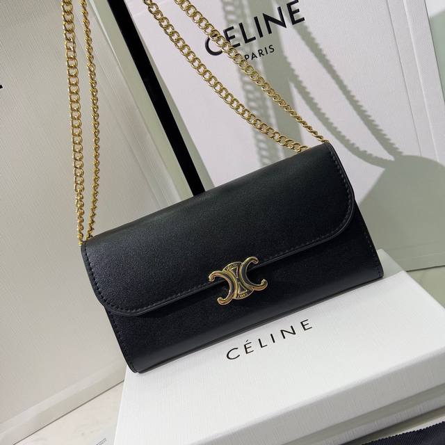 Celine 1962颜色 黑色尺寸 19*10.5*3.5Celine 专柜同步，可肩背专柜品质顶级进口牛皮 海外订制钥匙扣五金 做工油边精湛