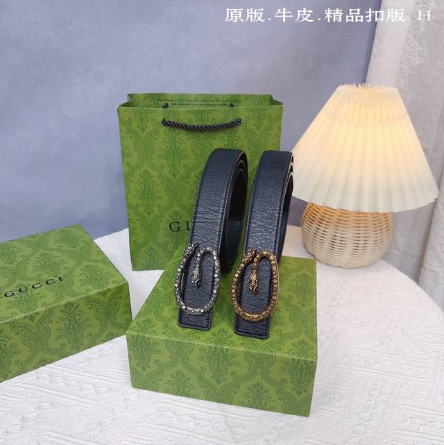 原版品质打孔 品牌：古奇g家 男款 颜色：黑 扣头：金 银 扣头：原版精品纯铜五金扣头 带身：原版牛皮 尺寸：宽约：3.5Cm 长约：95Cm-125Cm 类别