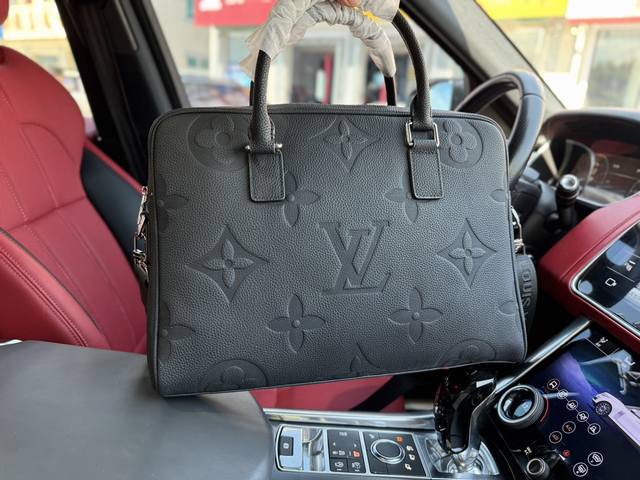 高端货 “Louis Vuitton ”Lv公文包路易威登男士小牛皮公文包 顶级进口原厂面料高清五金logo标志、专用里内里。电脑隔层，拉链暗袋。顺滑拉链、油边