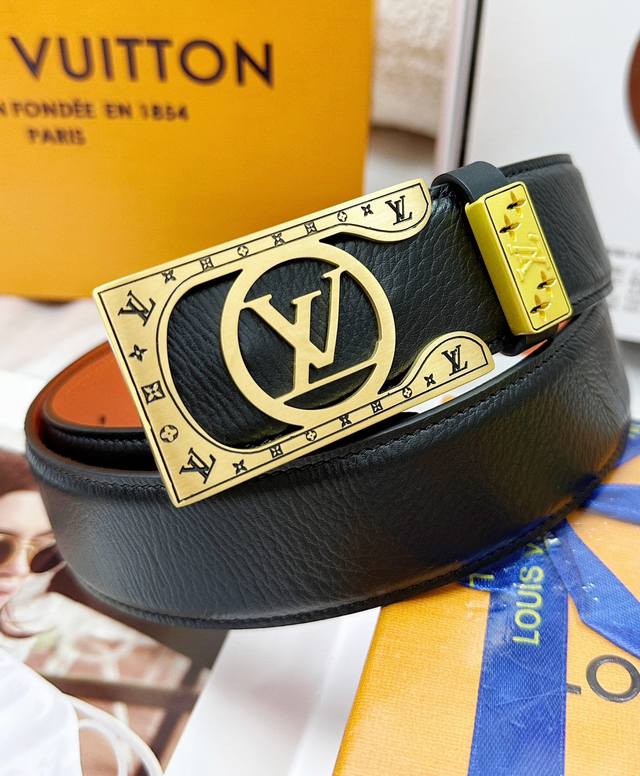 皮带：Lv..路易..威登顶级复刻. 腰带：原单品质百分百进口原厂头层牛皮，保证真皮。雕花镂空设计工艺.真空电镀.永不掉色.24K纯钢扣细腻小牛皮纹路双面可用专