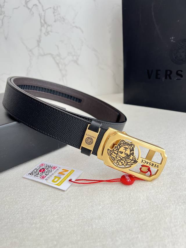 品名：范思哲.Versace.皮带腰带自动皮带 型号：自动带，纯钢材质经典人头自动扣，图片实物拍摄 腰带：百分百头层牛皮，自动带身，保证真皮。24K纯钢扣永不掉