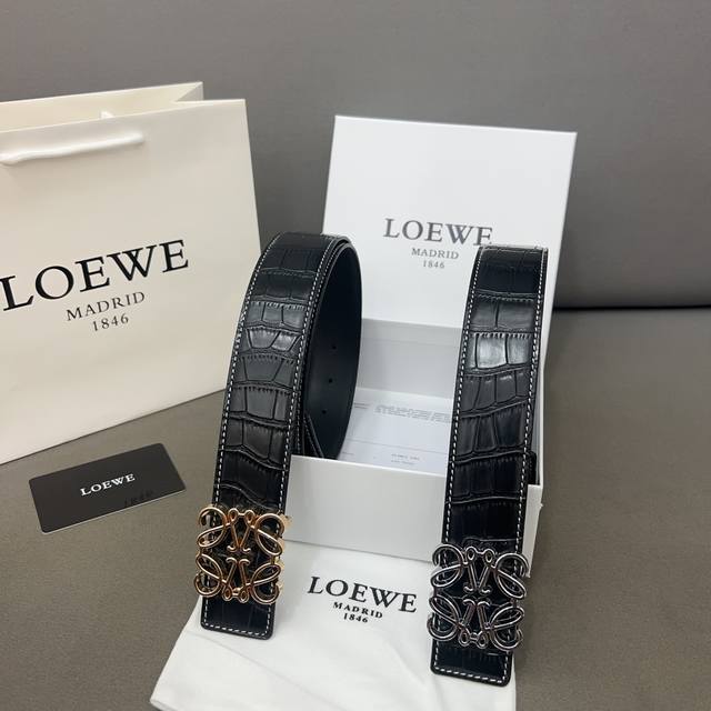 Loewe 罗意威 牛皮腰带 男士经典款皮带 时装搭配必备款 优质合金扣头 采用原厂牛皮带身 机械打孔 高品质全套包装 礼盒 礼袋 小票 - 点击图像关闭