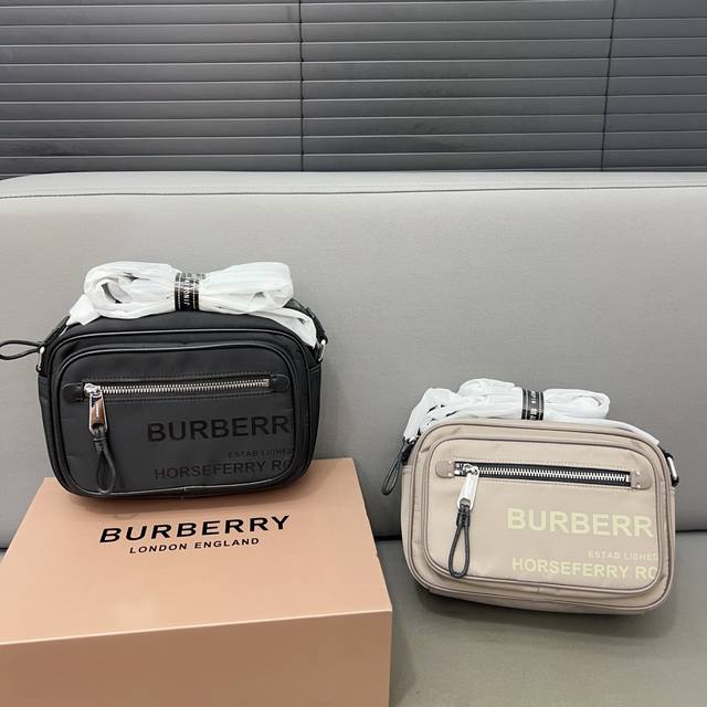 Burberry 巴宝莉 Horse Ferry Logo标志印花相机包 男女通用单肩斜挎包 经典复刻设计 采用精湛镶嵌细工，实物拍摄 原厂原版面料 配送防尘布