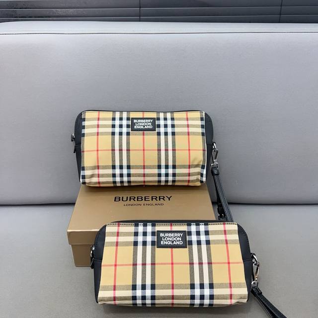 Burberry 巴宝莉 尼龙布三角标手拿包 采用精湛镶嵌细工，经典百搭 实物拍摄 原厂原版面料 配送防尘袋 大 25 X 15 Cm 小 23 X 13Cm