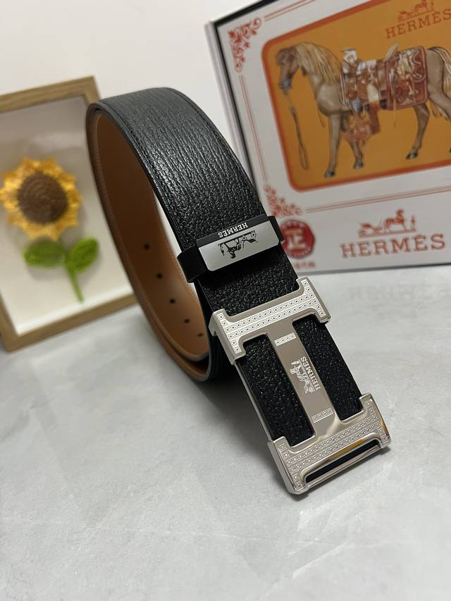 品名：爱马仕.Hermès 原单 材质：原单牛皮腰带 百分百头层牛皮腰带保证真皮，24K纯钢扣，专柜原单品质、做工精细，时尚大牌，送人自用首选 包装： 请认准如