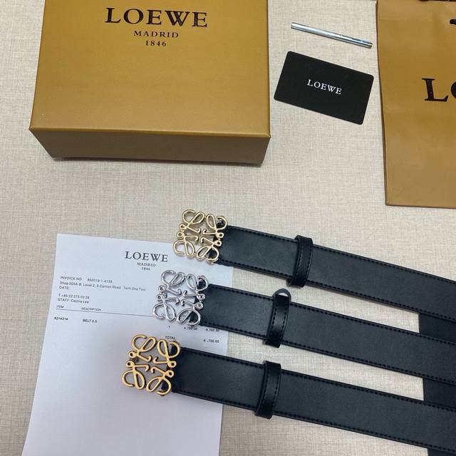 品牌：罗意威loewe。 仿铜扣 等级：原单私货.头层牛皮黑底，专柜售、堪比正品！油边精致 电脑车线 手感柔软.实物拍摄无修饰 上身效果超好、长度不可裁剪.配专