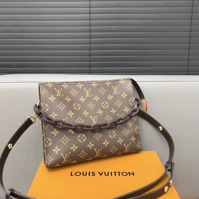 Louisvuitton 路易威登 变色皮 改造包monogram 26号洗漱包 单肩包 手拿包 洗漱包采用精湛镶嵌细工，实物拍摄 原厂原版面料 M47542