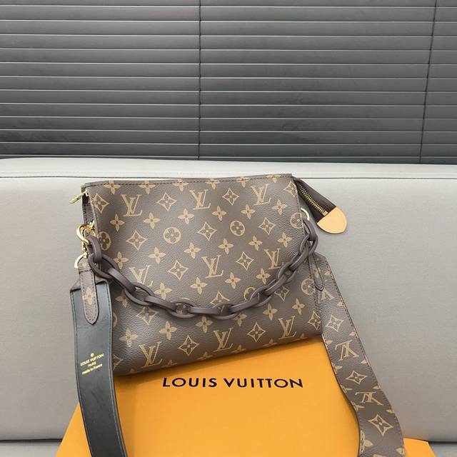 Louisvuitton 路易威登 变色皮 改造包monogram 26号洗漱包 单肩包 手拿包 洗漱包采用精湛镶嵌细工，实物拍摄 原厂原版面料 M47542