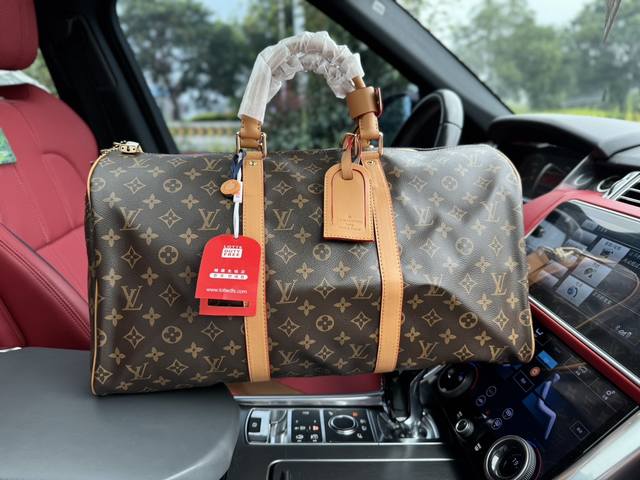 50厘米高端货 新款 “Louis Vuitton”Lv旅行袋keepall 50旅行袋 配肩带 系列中的经典。这个中号keepall以monogram帆布为袋