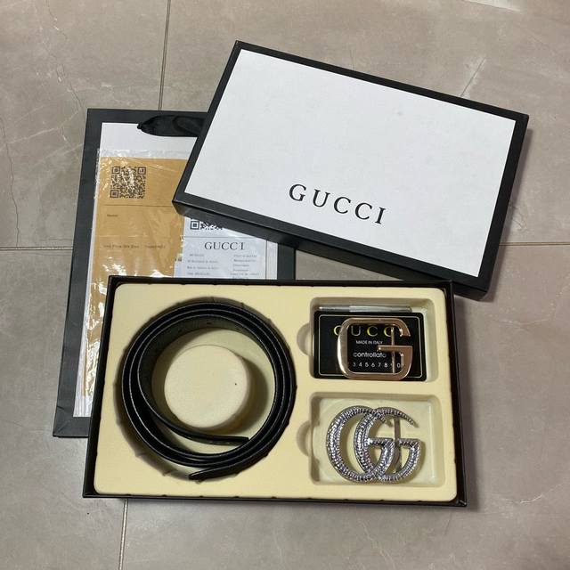 古驰gucci精品款 ☆双扣礼盒套装 含礼盒 专柜有售 Gucci专柜在售正品 此款采用头层牛皮制作 走线油边细致 正品开模 搭配广州原版扣经久耐用、3.8Cm