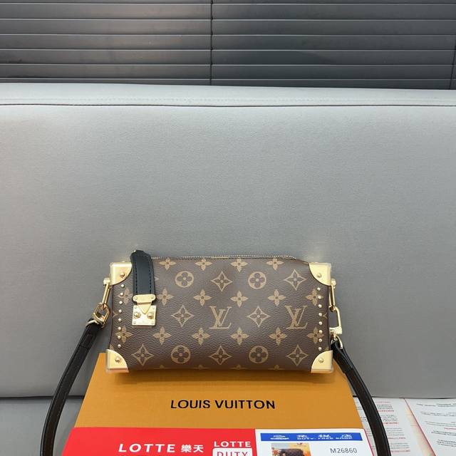 Louisvuitton 路易威登 Slim Trunk休闲单肩斜挎包 超大容量 电镀激光雕刻五金 高品质 附带 防尘袋 规格 13 X 23 Cm