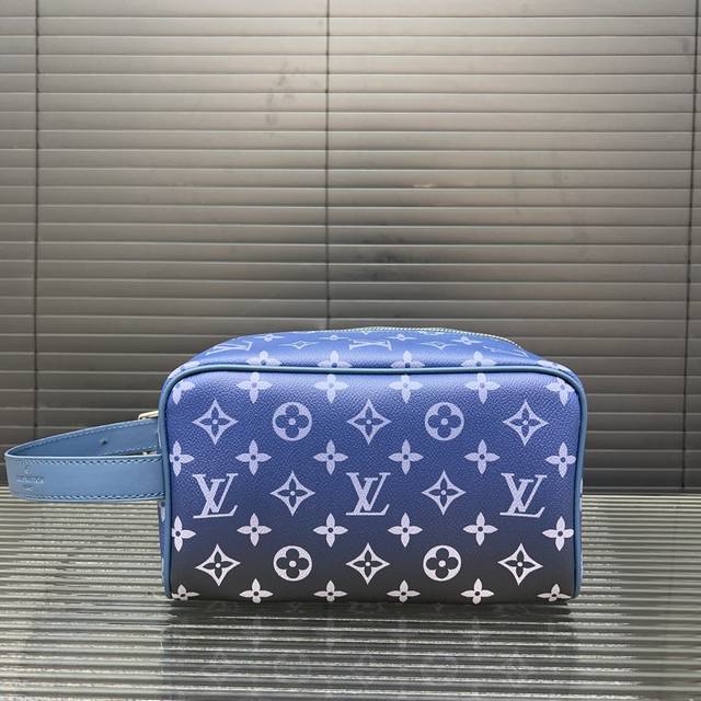 Louisvuitton 路易威登 24Fw 化妆包 洗漱袋 手拿包 采用精湛镶嵌细工，经典百搭 实物拍摄 原厂原版面料 配送防尘袋 礼盒 12 X 22 Cm