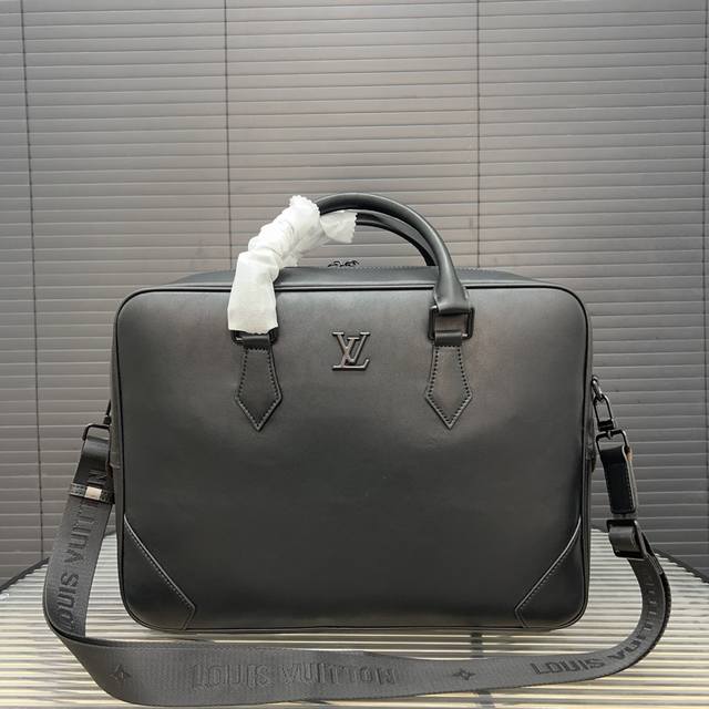 Louisvuitton 路易威登 牛皮男士公文包 电脑包 斜挎手提包 采用精湛镶嵌细工，经典百搭 实物拍摄 原厂原版面料 高端品质 配送防尘袋 38 X 27