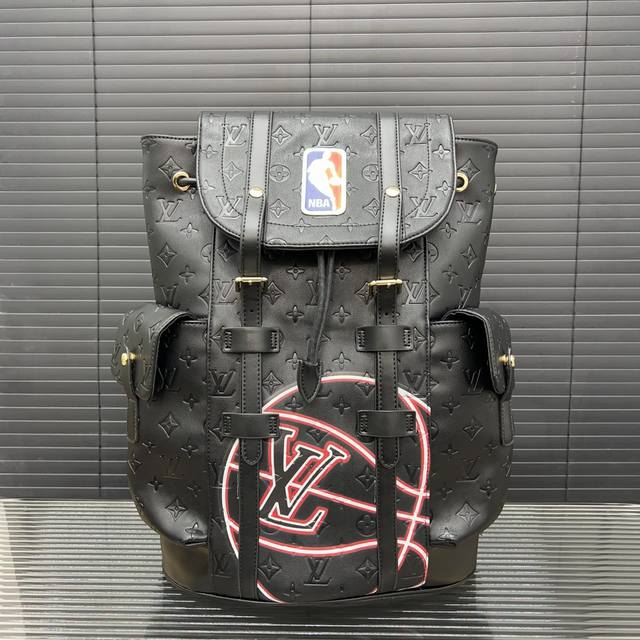 Louisvuitton 路易威登 Nba 联名christopher 双肩包 背包 电脑包经典logo搭配原厂工艺材质 休闲百搭采用精湛镶嵌细工，实物拍摄 原