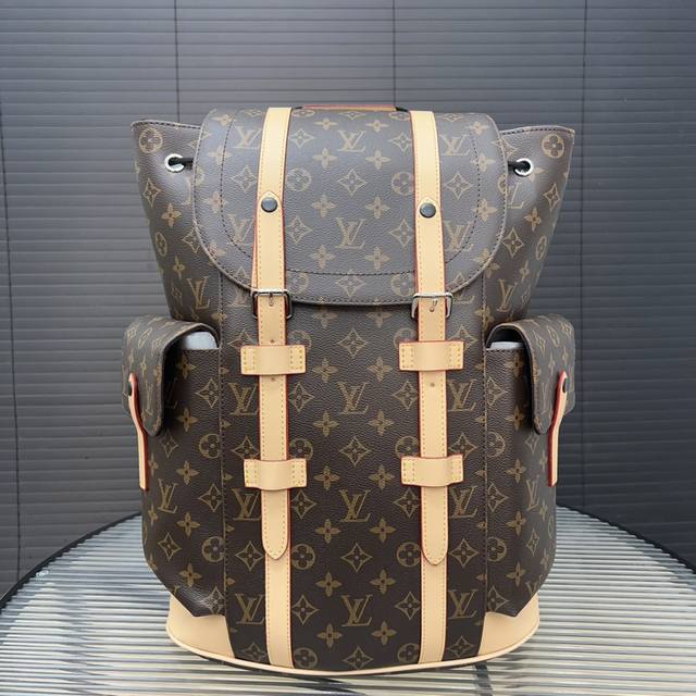 Louisvuitton 路易威登 Christopher 双肩包 背包 电脑包经典logo搭配原厂工艺材质 休闲百搭采用精湛镶嵌细工，实物拍摄 原厂原版面料