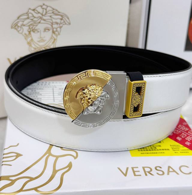 皮带：Versace.范思哲顶级复刻. 腰带：原单品质百分百进口头层牛皮，保证真皮。美人头半脸间色双拼接工艺.真空电镀.永不掉色.24K纯钢扣纯手工3D浮雕图案