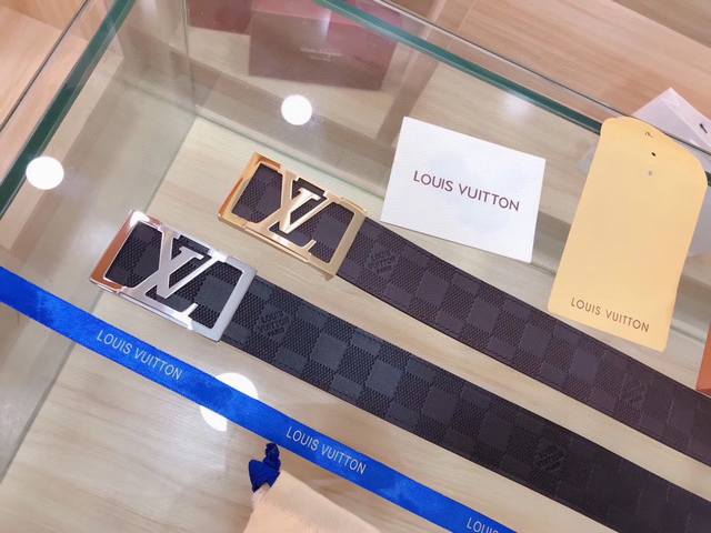 Louis Vuitton Italy路易威登 专柜同款在售 種草拔草都要自留款 進口原版皮制作 搭配原版gancio五金 3.8规格！双面可用。