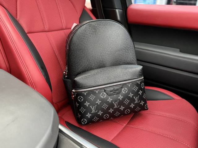 高端货 新款 “Louis Vuitton 路易威登”双肩包 M31033 Louis Vuitton Discovery 字母印花拉链开合 书包双肩包 皮革