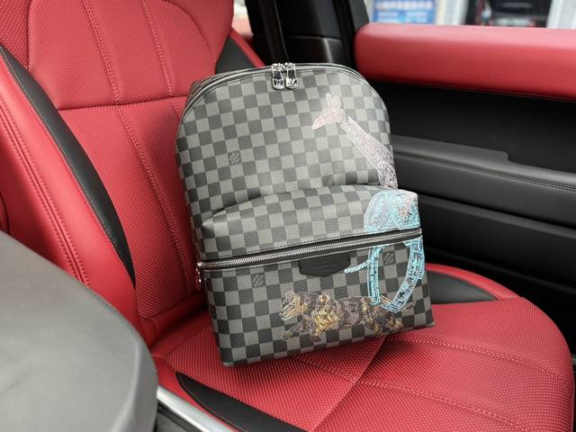 高端货 新款 “Louis Vuitton 路易威登”双肩包 N45275 Louis Vuitton Discovery 虎年特别款老虎图案棋盘格纹护照印花风