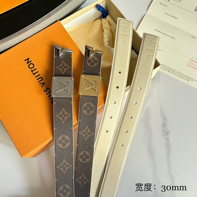 寬：30Mm 驢家秋季最新品 特別限定女士腰帶 寬度3Cm 雙面可用 最新定制面料，進口小牛皮底，搭配精緻小四方掛扣和三葉草包頭五金。 - 点击图像关闭