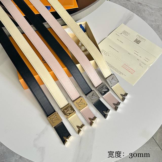 寬：30Mm 驢家秋季最新品 特別限定女士腰帶 寬度3Cm 雙面可用 最新定制面料，進口小牛皮底，搭配精緻小四方掛扣和三葉草包頭五金。