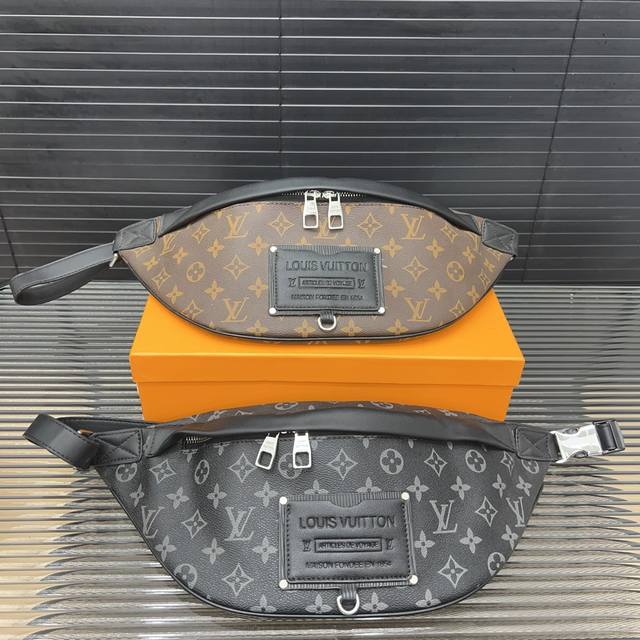 Louisvuitton 路易威登 印花腰包 斜挎胸包 采用精湛镶嵌细工，经典百搭 实物拍摄 配送防尘袋 礼盒 28 X 17 Cm。