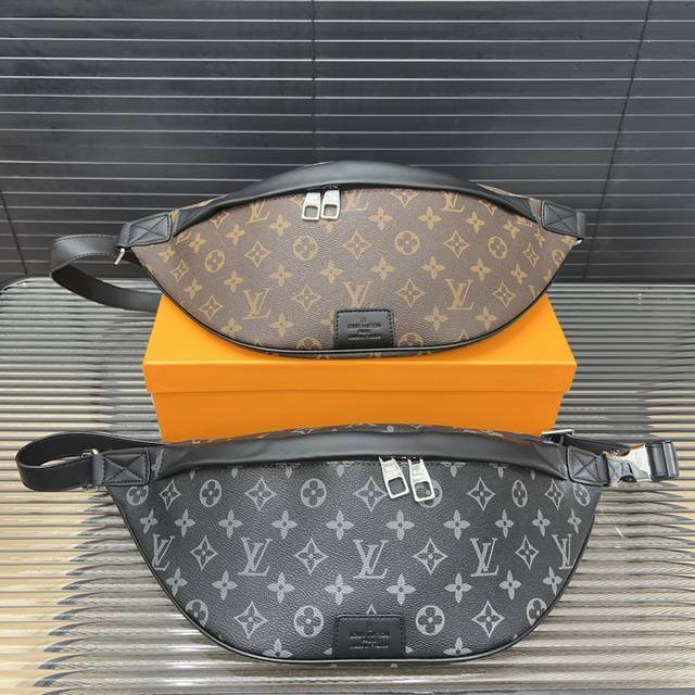 Louisvuitton 路易威登 印花腰包 斜挎胸包 采用精湛镶嵌细工，经典百搭 实物拍摄 配送防尘袋 礼盒 28 X 17 Cm。