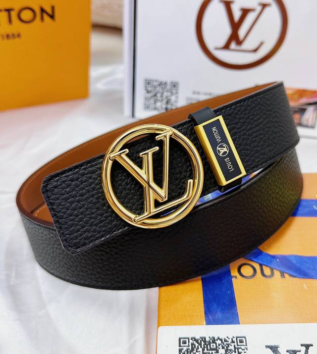 皮带：Lv..路易..威登顶级复刻. 腰带：原单品质百分百头层牛皮，保证真皮。圆形字母悬浮镂空logo工艺.真空电镀.永不掉色.24K纯钢扣头层小牛皮荔枝纹双面