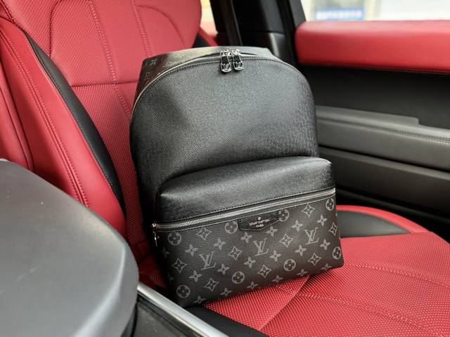 高端货 新款 “Louis Vuitton 路易威登”双肩包 M30230 Louis Vuitton Discovery 图案压花拉链开合 帆布拼牛皮 书包背