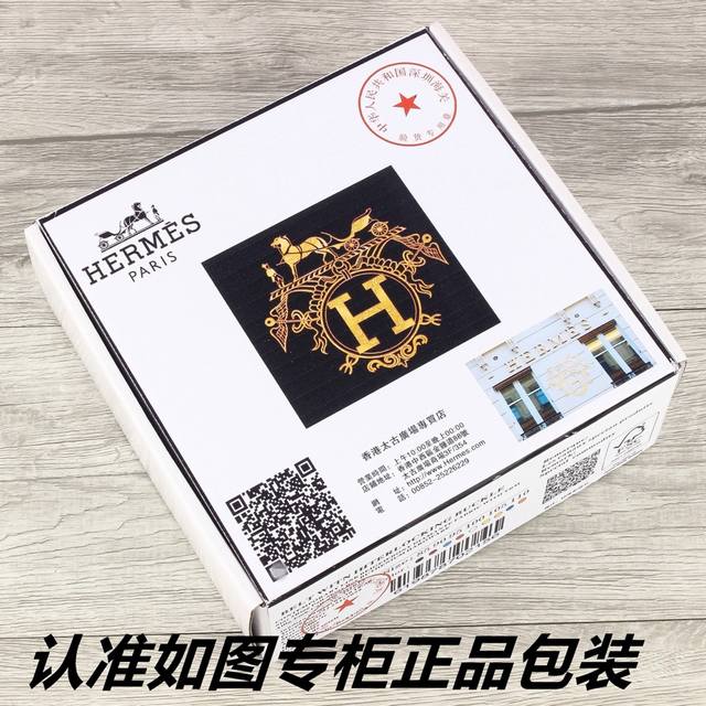 品名：爱玛仕.Her..Mes双面用 型号：认准如图专柜包装，赠送打孔器 材料：百分百头层牛皮皮带，一面黑色，一面咖啡色，随意搭配，双面可用保证真皮。专柜同等质