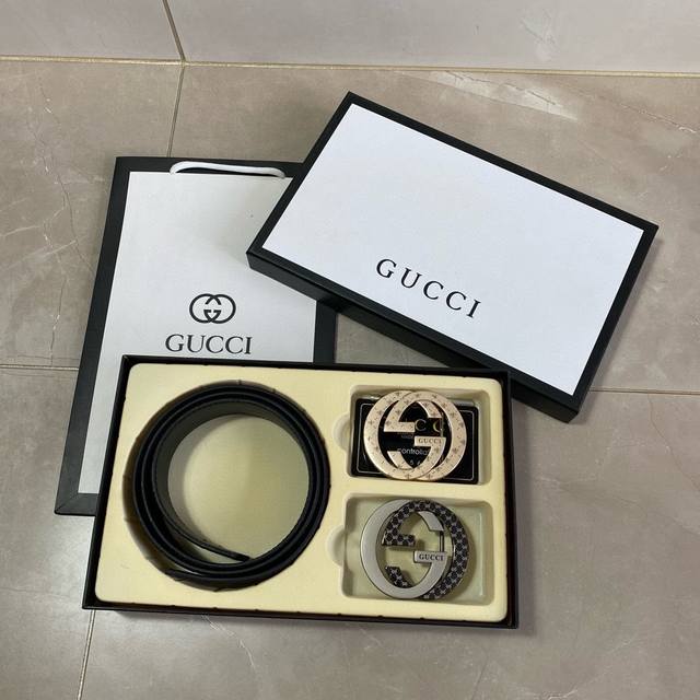 古驰gucci精品款 ☆双扣礼盒套装 含礼盒 专柜有售 Gucci专柜在售正品 此款采用头层牛皮制作 走线油边细致 正品开模 搭配广州原版扣经久耐用、3.8Cm