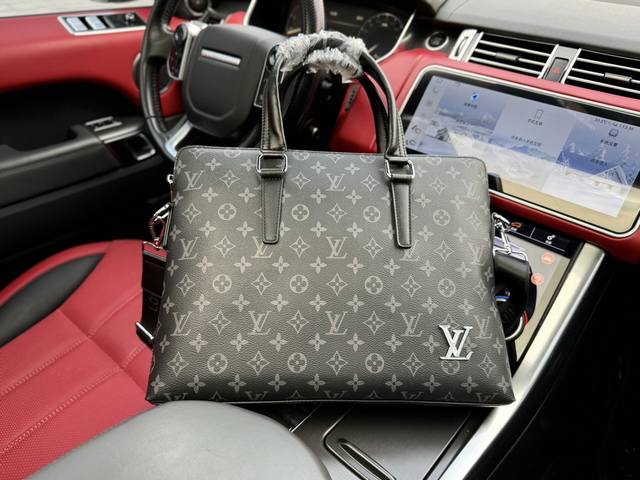 高端货 新款 “Louis Vuitton”Lv公文包进口原厂面料高清五金logo标志、专用里内里。顺滑拉链、油边平滑、做工精致每个细节到位！男人必备款。规格