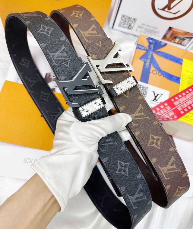 皮带：Lv..路易..威登顶级复刻. 腰带：原单品质百分百进口原厂头层牛皮，保证真皮。双层渐变间金色-镜面设计.24K纯钢扣-永不掉色老花.黑花.咖啡格.黑格仔