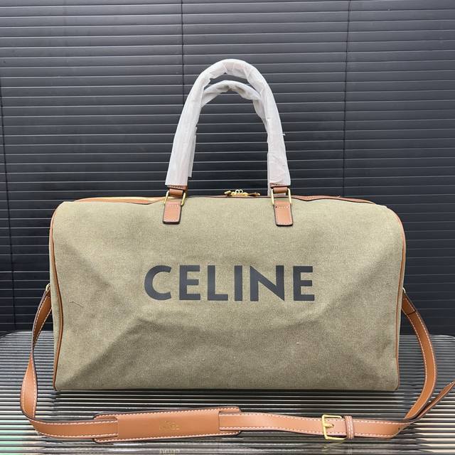 Celine 赛琳 Voyage 旅行袋 手提包袋 机场包 采用精湛镶嵌细工，实物拍摄 原厂原版面料 配送防尘袋 50 X 28 Cm。