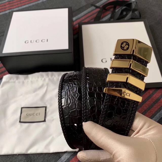 Gucci Italy古奇 专柜同款在售 種草拔草都要自留款 進口原版皮制作 泡皮 两侧编织为亮点 搭配原版gancio五金 3.8Cm规格 可调式皮带 看图下