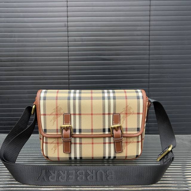 Burberry 巴宝莉 中古 盒子翻盖邮差包 单肩包 男女通用斜挎包 经典logo搭配原厂工艺材质 休闲百搭斜挎包 采用精湛镶嵌细工，实物拍摄 原厂原版面料