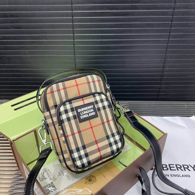 Burberry 巴宝莉 相机包 Wyatt拼色 单肩包 男女通用斜挎包 经典logo搭配原厂工艺材质 休闲百搭斜挎包 采用精湛镶嵌细工，实物拍摄 原厂原版面料