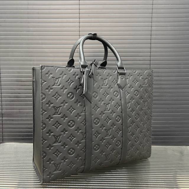 Louisvuitton 路易威登 牛皮压花手提包手袋 印花托特包 公文包 超大容量 经典百搭 实物拍摄 原厂原版面料 配送防尘袋 42 X 32 Cm。