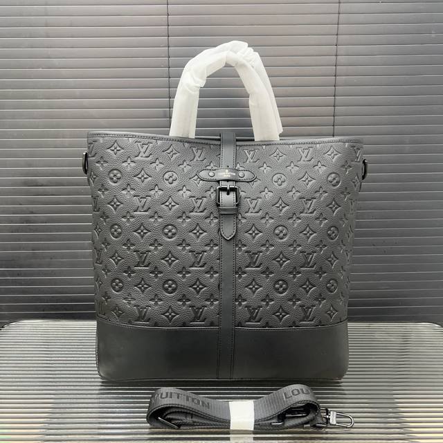 Louisvuitton 路易威登 Saumur 牛皮托特包tote包购物袋单肩斜挎手提包 男款 黑色 托特包采用精湛镶嵌细工，实物拍摄 原厂原版面料 配送小票