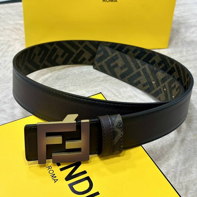 Fendi 芬迪 全套包装 专柜同款 宽4.0Cm 双环正反用腰带 Ff按钉搭扣 双色cuoio Romano皮革材质 反面面料带有烟草黄和黑色ff图案 黑色珐