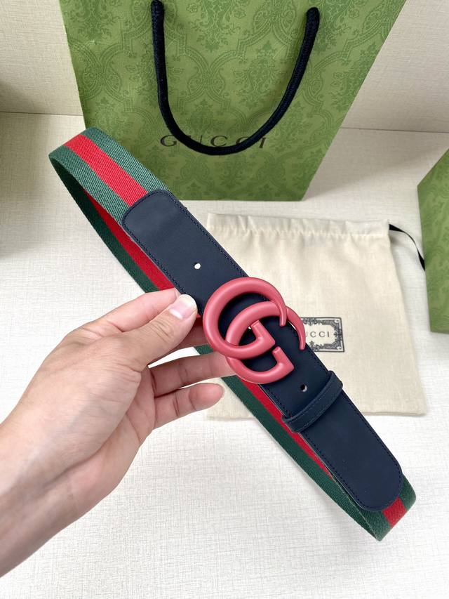 宽度4.0Cm Gucci 经典帆布织带腰带，配以织纹皮质滚边和双g原单扣配有绿色 红色 绿色棉质帆布编织腰带，配以白色头层牛皮