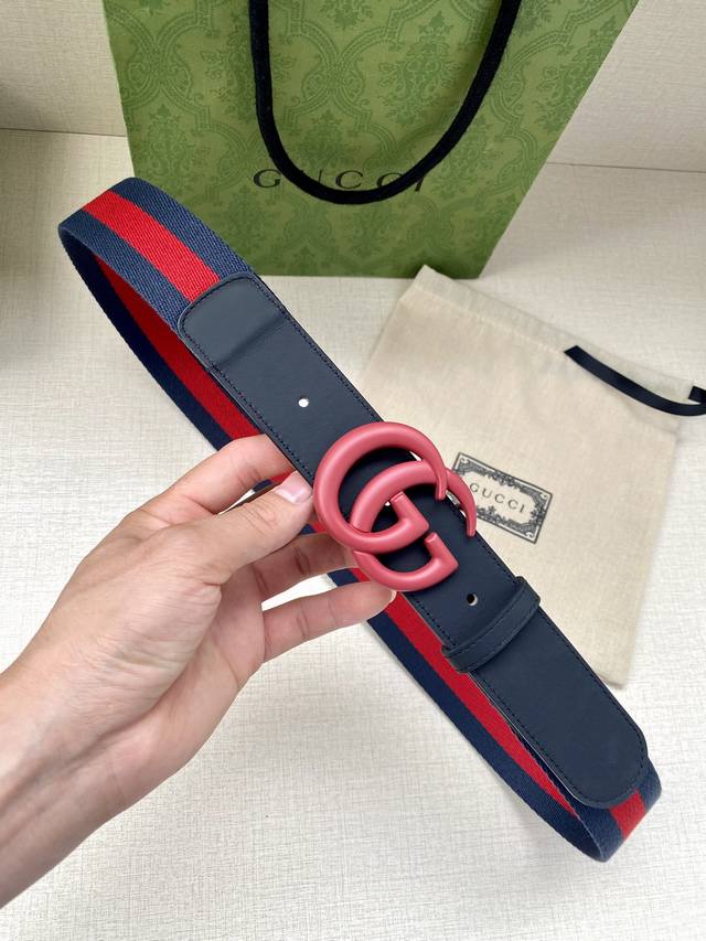 宽度4.0Cm Gucci 经典帆布织带腰带，配以织纹皮质滚边和双g原单扣配有绿色 红色 绿色棉质帆布编织腰带，配以白色头层牛皮