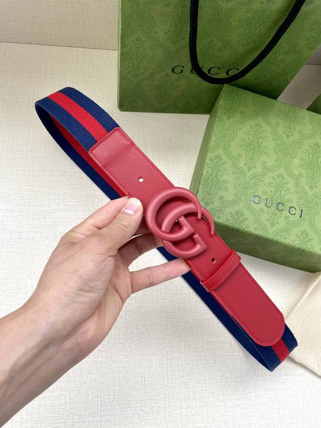 宽度4.0Cm Gucci 经典帆布织带腰带，配以织纹皮质滚边和双g原单扣配有绿色 红色 绿色棉质帆布编织腰带，配以白色头层牛皮