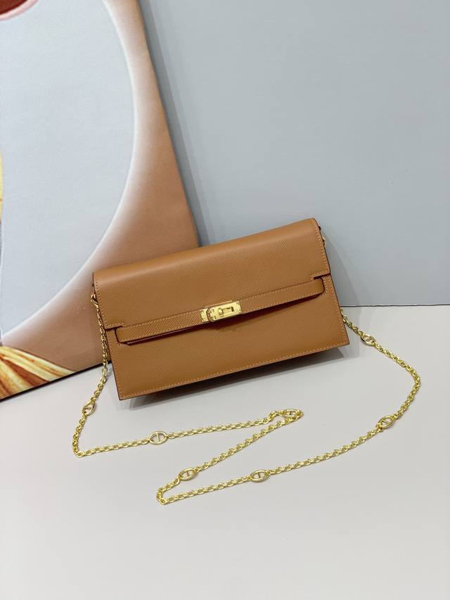 原单 Hermes Kelly 款单肩斜挎包 材质:手掌纹牛皮 尺寸：24*14*6Cm 型号:362-1掌纹金扣 描述:精致做工，内有原厂代工码。油边平直顺滑