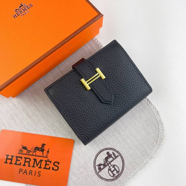 爱马仕全新升级原单品质 Hermes 卡夹名片夹 材质:原版togo牛皮 尺寸：10Cm*7.5Cm 型号：0511金扣荔枝纹 描述:里外头层牛皮，油边平直顺滑