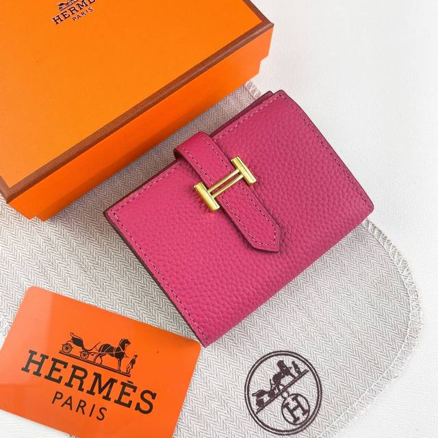 爱马仕全新升级原单品质 Hermes 卡夹名片夹 材质:原版togo牛皮 尺寸：10Cm*7.5Cm 型号：0511金扣荔枝纹 描述:里外头层牛皮，油边平直顺滑