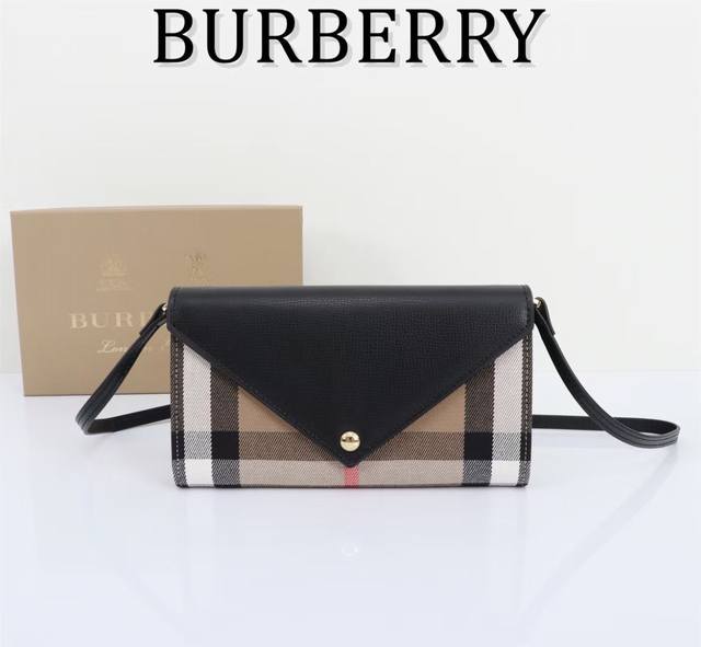 Burberry原单出品～～小肩包手包两用细腻柔软的进口小牛皮搭配格子面料，金色五金配件，专柜品质、做工精细实物拍摄，尺寸22Cm*12Cm*3.5Cm、135