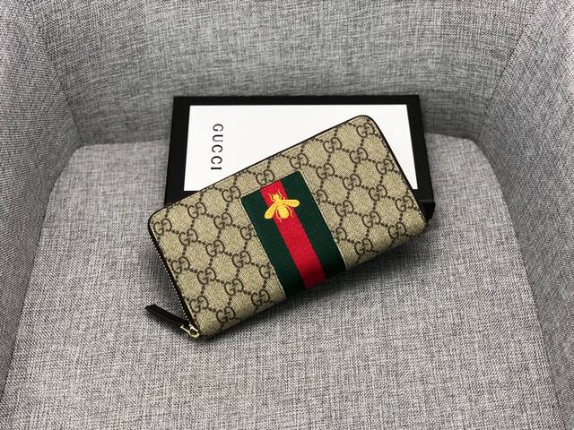 产品名称 ：Gucci 产品型号 ：408831 产品品质 ：原版 产品材质 ：Pvc配皮 产品规格 ：19*9.5*2.5 产品颜 色 ：黑光 咖 蓝 产品描