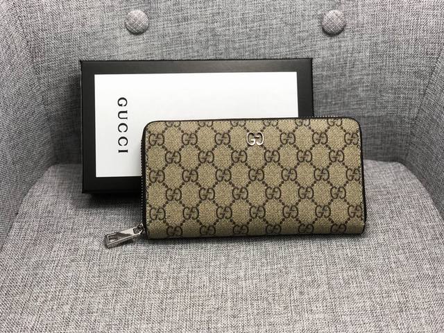 产品名称 ：Gucci 产品型号 ：473928 产品品质 ：原版 产品材质 ：Pvc配皮 产品规格 ：19*9.5*2.5 产品颜 色 ：黑光 咖啡 产品描